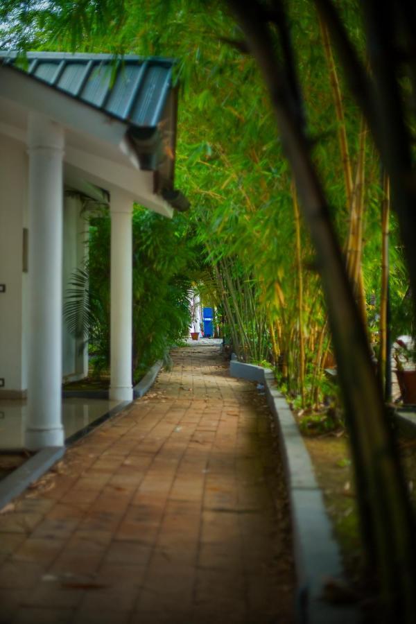 Contour Backwaters Hotel Resort & Convention Centre Rāmankari Exterior foto